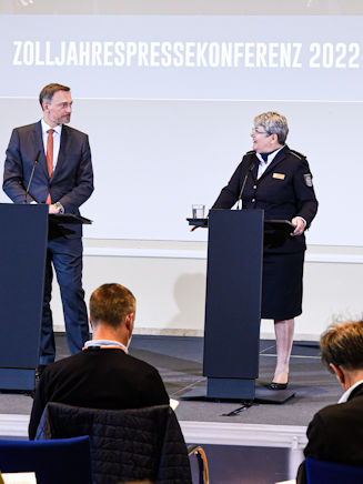 Bundesfinanzminister Christian Lindner und die Präsidentin der Generalzolldirektion Colette Hercher