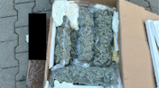 Folienbeutel mit sichergestelltem Marihuana in Paket